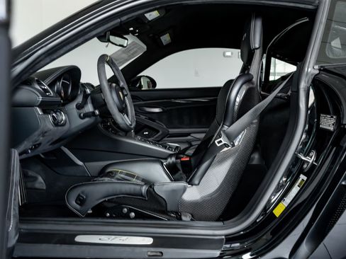 Used 2020 Porsche 718 Cayman GT4 RWD image 5