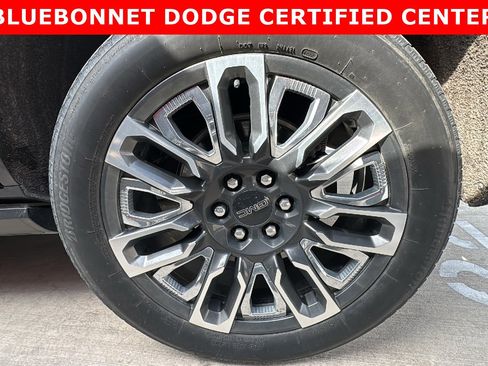 Used 2023 GMC Yukon Denali Ultimate AWD/4WD image 19