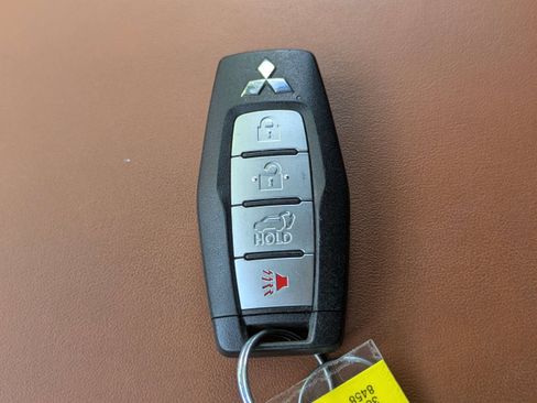 Used 2023 Mitsubishi Outlander SEL AWD/4WD image 18