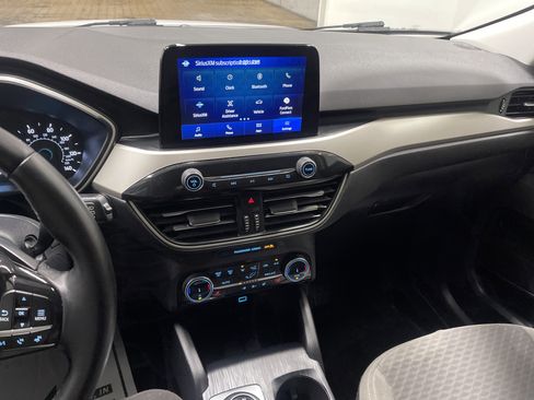 Used 2022 Ford Escape SE w/ SE Sport Appearance Package image 30