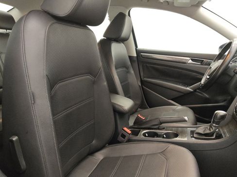 Used 2018 Volkswagen Passat 2.0T SE image 21