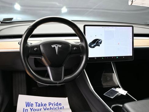 Used 2019 Tesla Model 3 Standard Range image 32