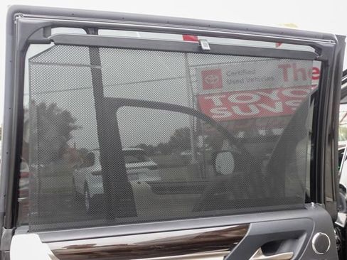 Used 2020 Lexus LX 570 4WD w/ 3rd Row & Luxury Pkg image 28