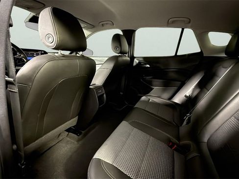 Certified 2025 Chevrolet Trax LT w/ Driver Confidence Package image 26