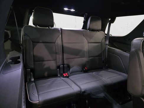 Used 2021 GMC Yukon SLT w/ SLT Premium Package image 12