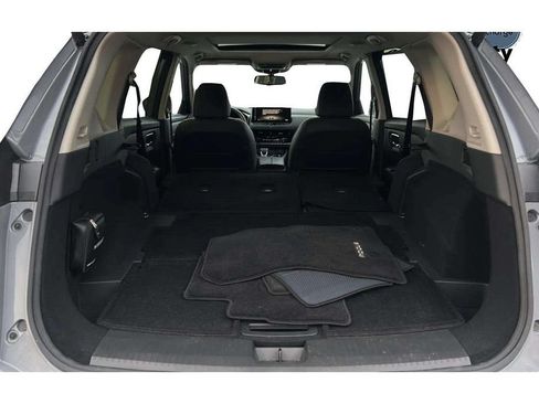 Used 2024 Nissan Rogue Platinum w/ Platinum Premium Package FWD image 8