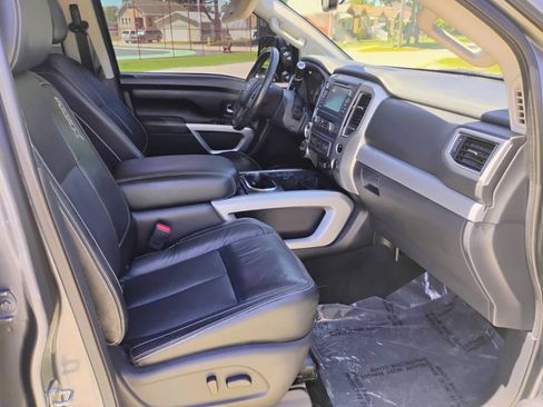 Used 2017 Nissan Titan PRO-4X w/ Pro-4x Convenience Package AWD/4WD image 10