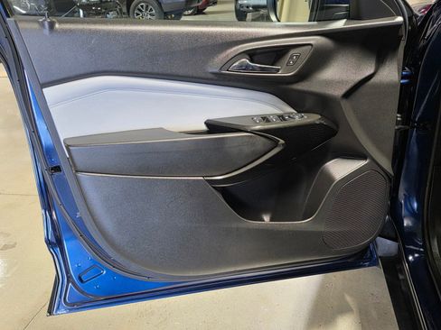 Used 2024 Chevrolet Trax LT w/ Sunroof Package FWD image 20
