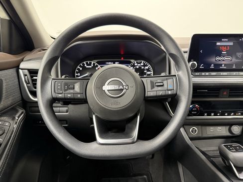 Used 2023 Nissan Rogue SV image 20