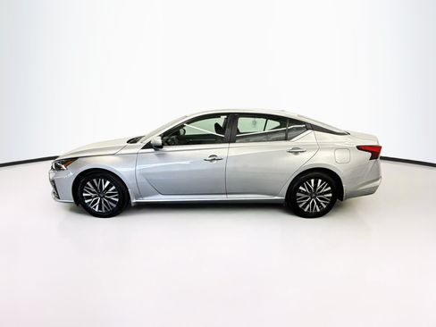 Used 2023 Nissan Altima 2.5 SV FWD image 4