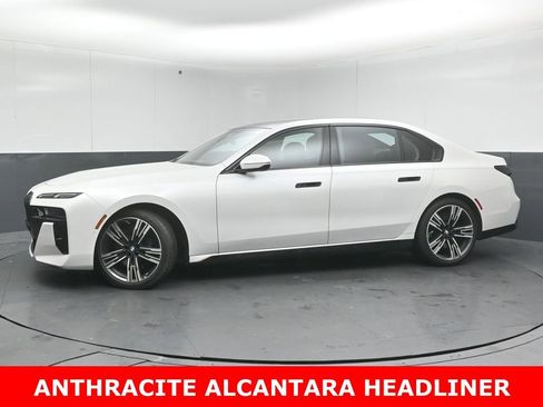 Used 2023 BMW 760i xDrive w/ Luxury Rear Seating Package AWD/4WD image 4