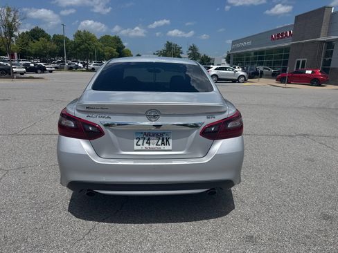 Used 2017 Nissan Altima 2.5 SR w/ LED Appearance Package FWD image 6
