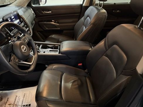 Certified 2024 Nissan Pathfinder SL w/ SL Premium Package image 11