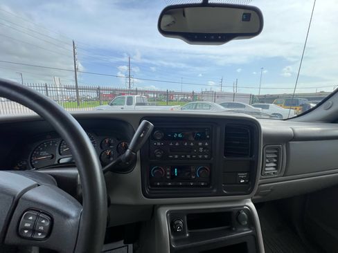 Used 2004 GMC Sierra 2500 SLT w/ Skid Plate Package image 42