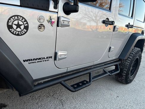 Used 2015 Jeep Wrangler Unlimited Rubicon w/ Connectivity Group AWD/4WD image 9