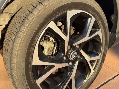 Used 2019 Toyota C-HR Limited image 35