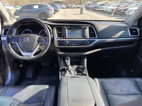 Used 2017 Toyota Highlander Limited Platinum image 31