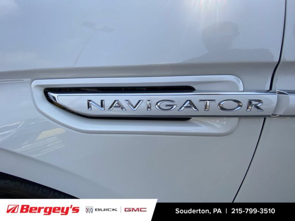 Used 2020 Lincoln Navigator Reserve w/ Equipment Group 208A Reserve AWD/4WD image 35