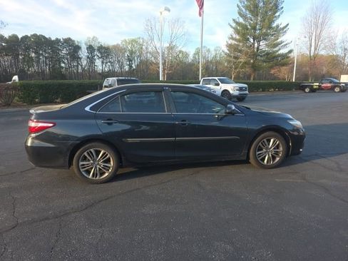 Used 2017 Toyota Camry XSE image 7