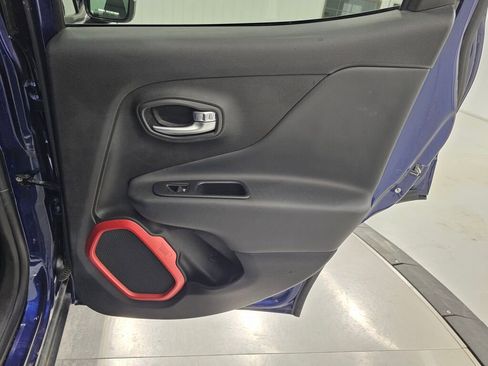 Used 2018 Jeep Renegade Trailhawk w/ Cold Weather Group II image 31