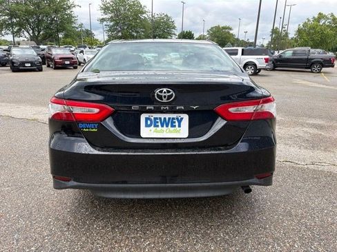 Used 2018 Toyota Camry LE FWD image 4