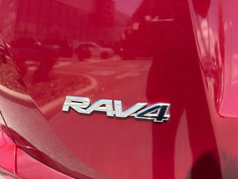 Used 2018 Toyota RAV4 Limited FWD image 41