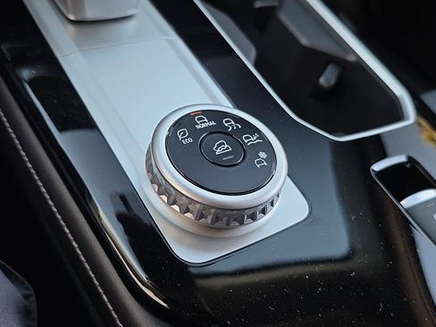 New 2026 Mitsubishi Outlander SE image 22