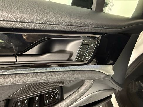 Certified 2025 Porsche Panamera image 27