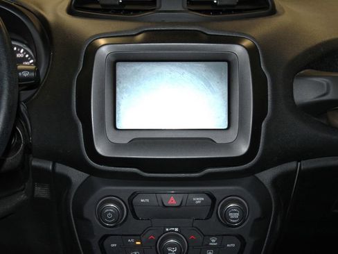 Used 2020 Jeep Renegade Latitude w/ Cold Weather Group image 14