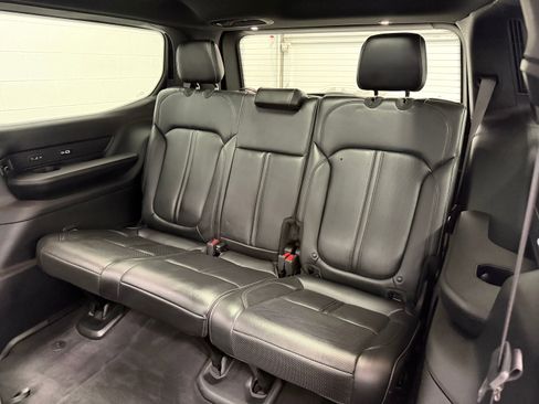 Used 2022 Jeep Wagoneer Series III w/ Premium Group I AWD/4WD image 17