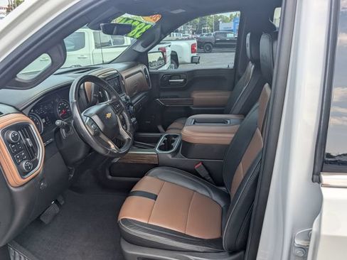 Used 2022 Chevrolet Silverado 1500 High Country w/ Technology Package AWD/4WD image 15