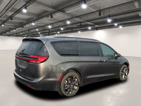 Used 2022 Chrysler Pacifica Touring-L w/ S Appearance Package image 7
