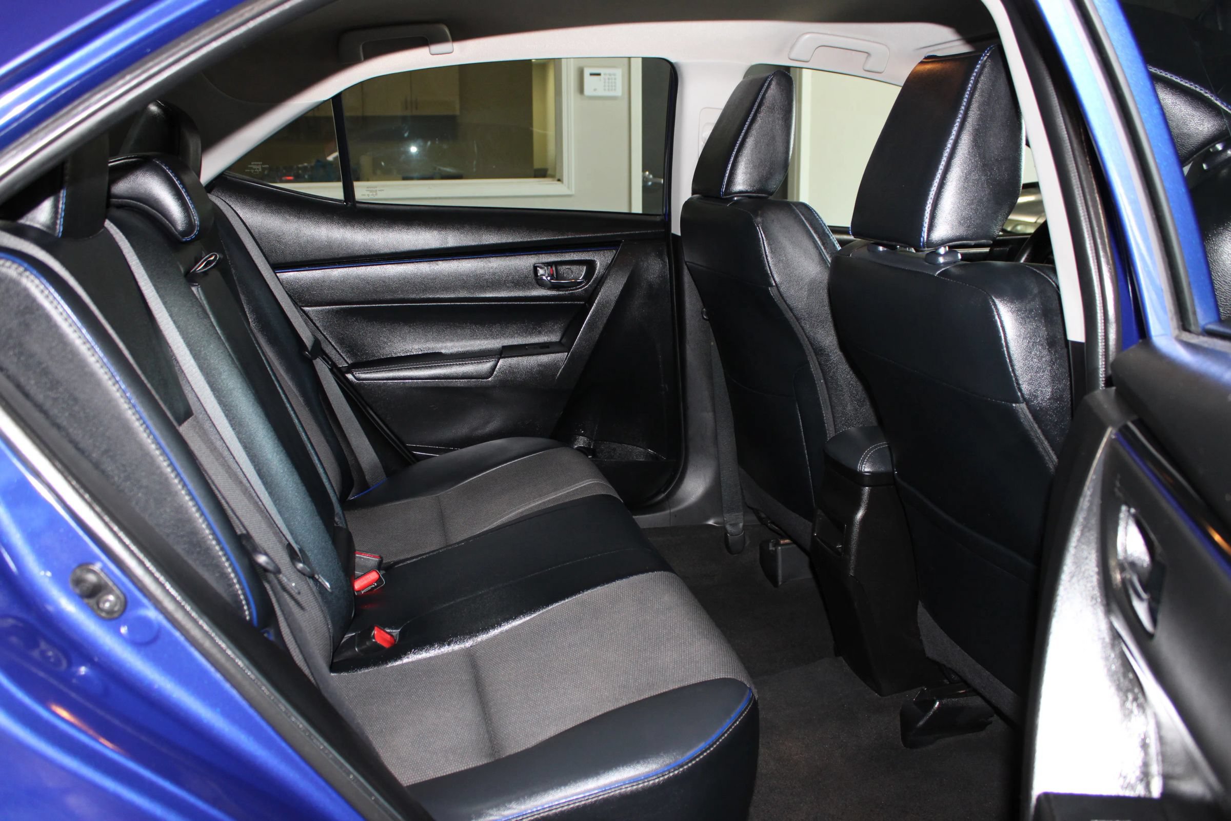 Used 2018 Toyota Corolla SE FWD image 29