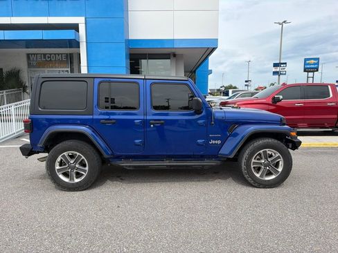 Used 2018 Jeep Wrangler Unlimited Sahara AWD/4WD image 4