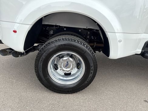 Certified 2025 Ford F350 Platinum image 32