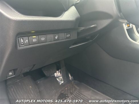 Used 2023 Toyota RAV4 SE image 22