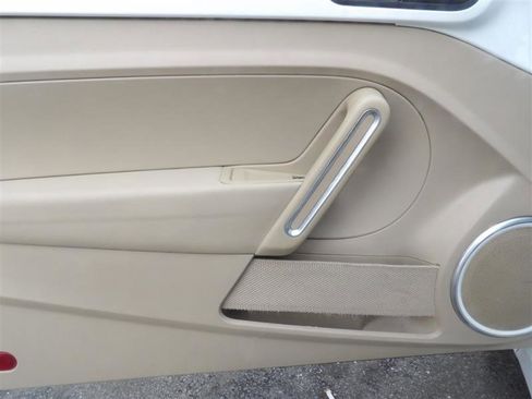 Used 2016 Volkswagen Beetle SE image 22