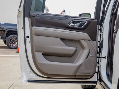 Used 2022 GMC Yukon XL SLT w/ SLT Luxury Package AWD/4WD image 36