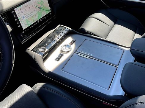 New 2025 Lincoln Navigator Reserve w/ Jet Appearance Package image 8