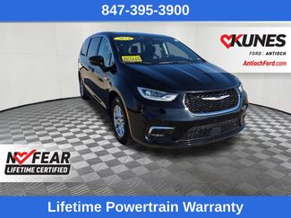 Used 2024 Chrysler Pacifica Touring-L video 1