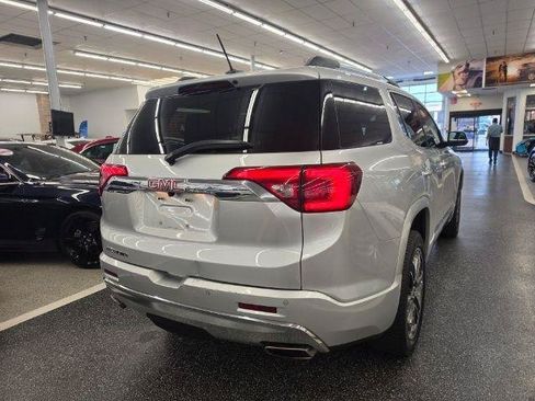 Used 2017 GMC Acadia Denali w/ Technology Package FWD image 5