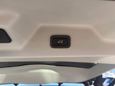 Used 2019 Land Rover Range Rover Long Wheelbase Autobiography image 32