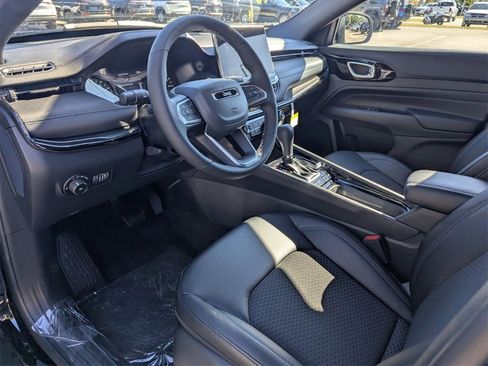 New 2026 Jeep Compass Latitude image 13