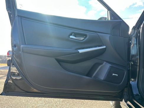 Used 2023 Nissan Sentra SR w/ SR Premium Package image 9