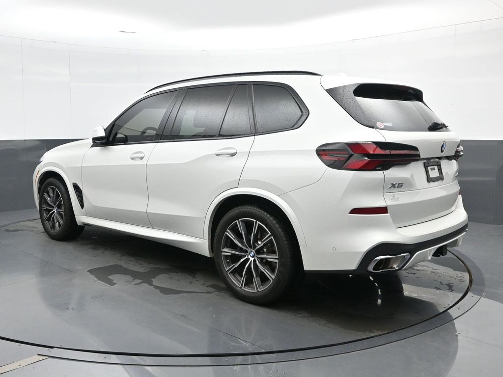 Used 2025 BMW X5 xDrive40i w/ M Sport Package AWD/4WD image 6