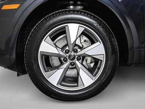 Used 2020 Audi Q5 Premium image 25