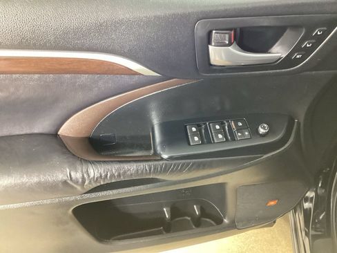 Used 2016 Toyota Highlander Limited Platinum AWD/4WD image 13