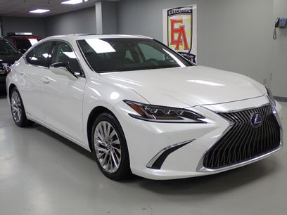 Used 2021 Lexus ES 300h w/ Accessory Package 2