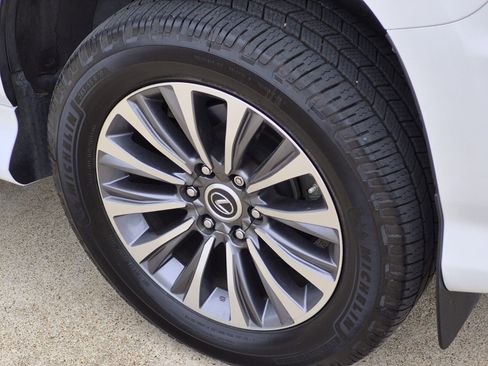 Used 2022 Lexus GX 460 Luxury w/ Off Road Package image 7