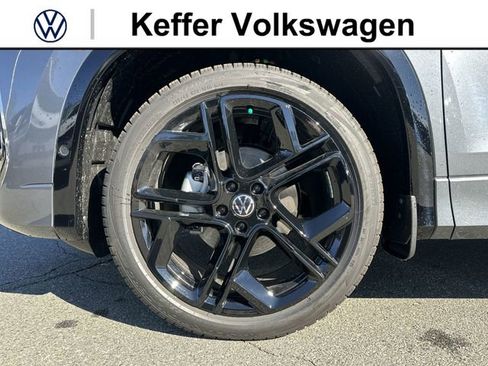 New 2026 Volkswagen Tiguan SE R-Line FWD image 11